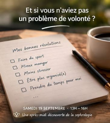 Un carnet où sont inscrites de bonnes résolutions. Un crayon posé sur le carnet et une tasse de café à côté.